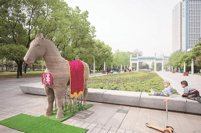 為武漢馬拉松加油 3D概念打印馬亮相武漢
武漢馬拉松,東莞馬拉松,3D打印馬,3D打印機(jī)器人,3d打印平臺,e鍵打印