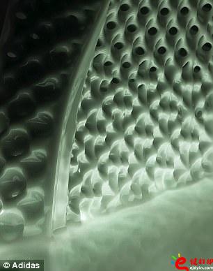阿迪達斯率先推出3D打印量產時尚跑鞋,大量節約開模具成本